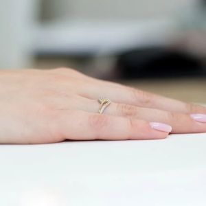 Pierścionek Zaręczynowy z Brylantami 0,17ct z żółtego złota próby 585. W-0184
